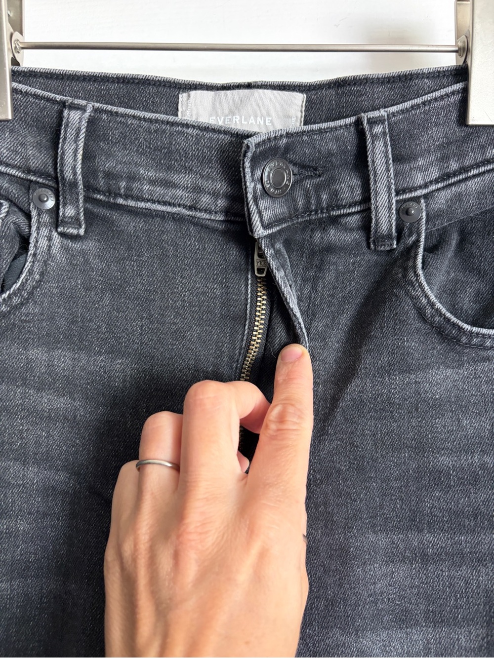EVERLANE | The Cheeky Crop Denim Jean Raw Hem 27 Crop - Picture 4 of 7